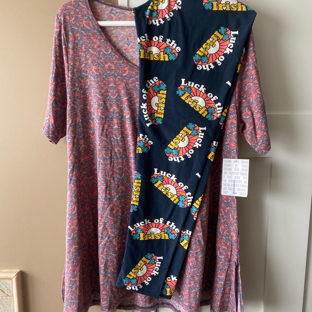 LuLaRoe Large Perfect T & TC Leggings Outfit